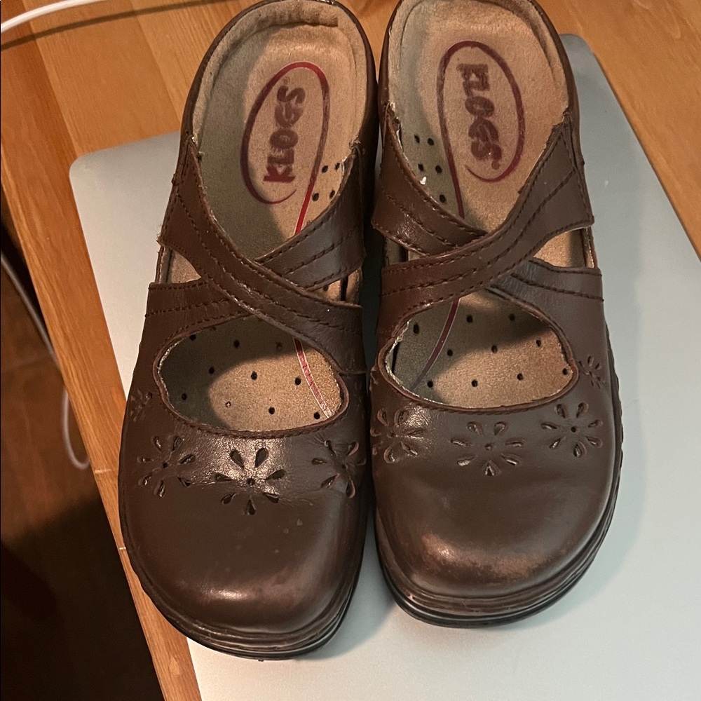Klogs Dk Brown Women's Carolina Klogs, Floral Design, All day comfort, size 6.5